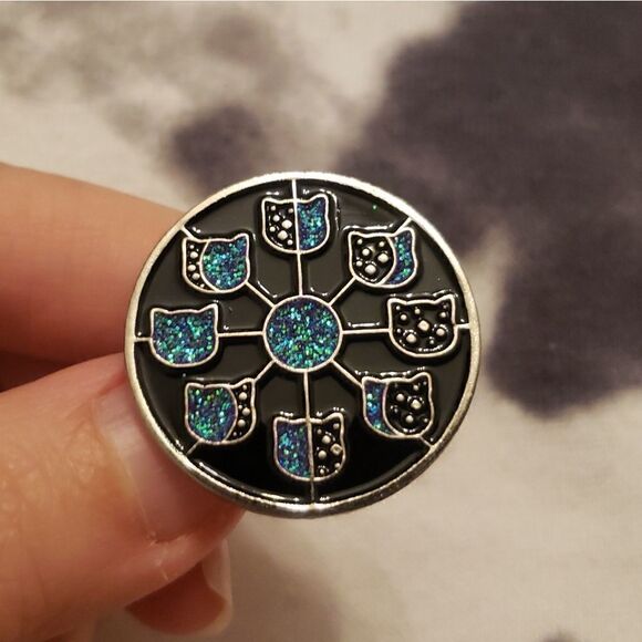 Cat Moon Phases enamel pin - Picture 4 of 4